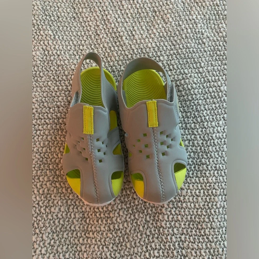 Lightweight summer shoes